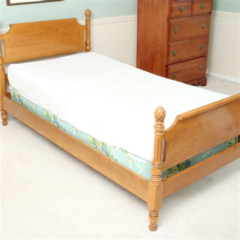 vintage maple twin with metal box spring|Maple Twin Bed .